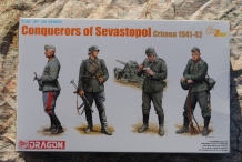 images/productimages/small/Conquerors of Sevastopol Dragon 6702 1;35 voor.jpg